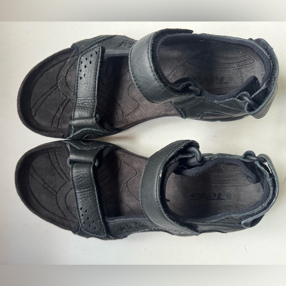 Black Leather Teva’s Size 8